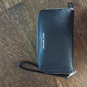 Michael kors black leather wristlet